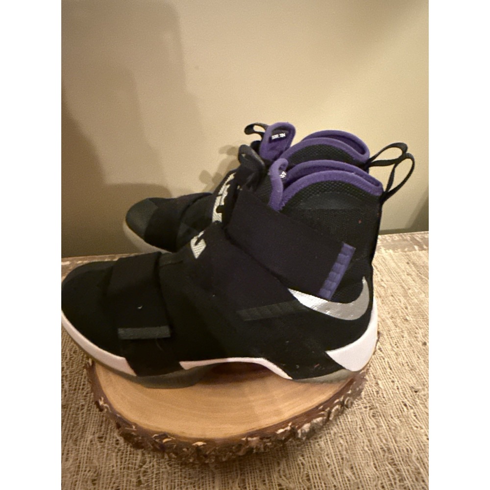 Nike Men's Black and Purple Athletic Shoes